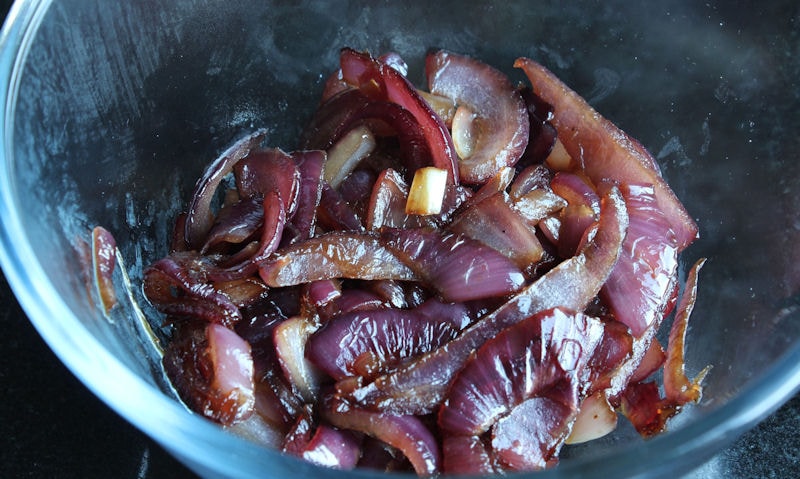 How to Caramelize Red Onions